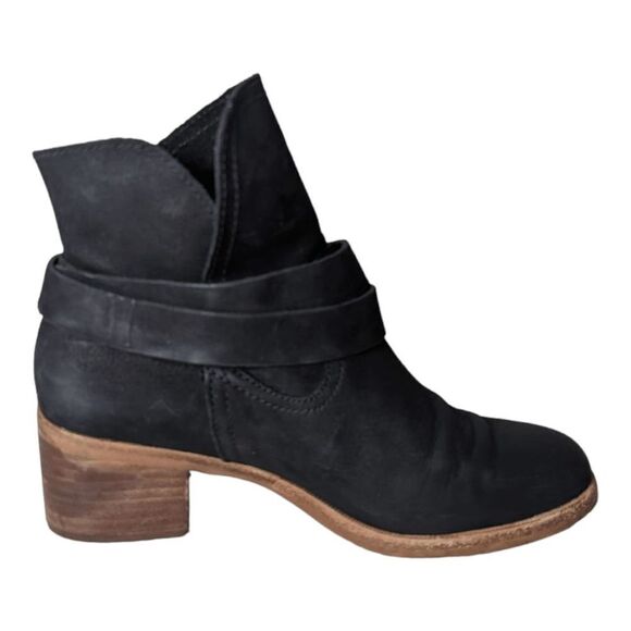 UGG Elysian Black Leather Ankle Boot Size 7 - Picture 7 of 9